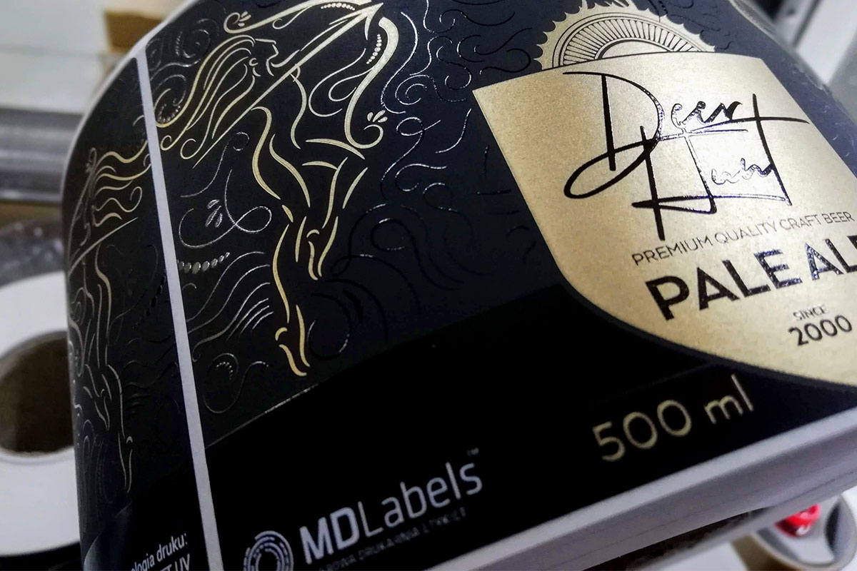 selbstklebende Etiketten Digitaldruck goldenes Pantone schwarzes Papier Soft-Touch laminiert